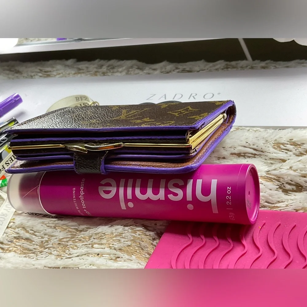 Hand painted LV wallets. 2 separate - Picture 8 of 16